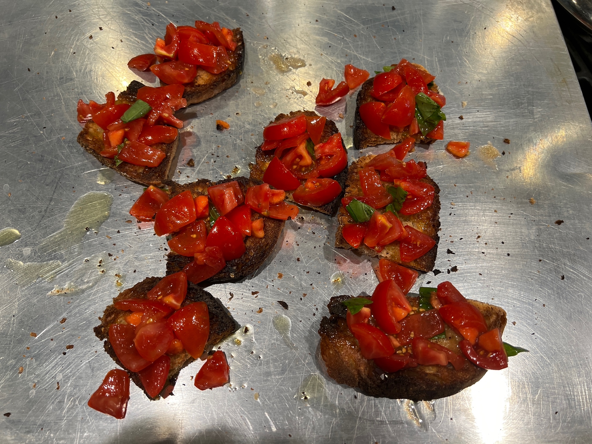 Immagine che contiene verdura, cibo, pomodoro, interno

Il contenuto generato dall'IA potrebbe non essere corretto.