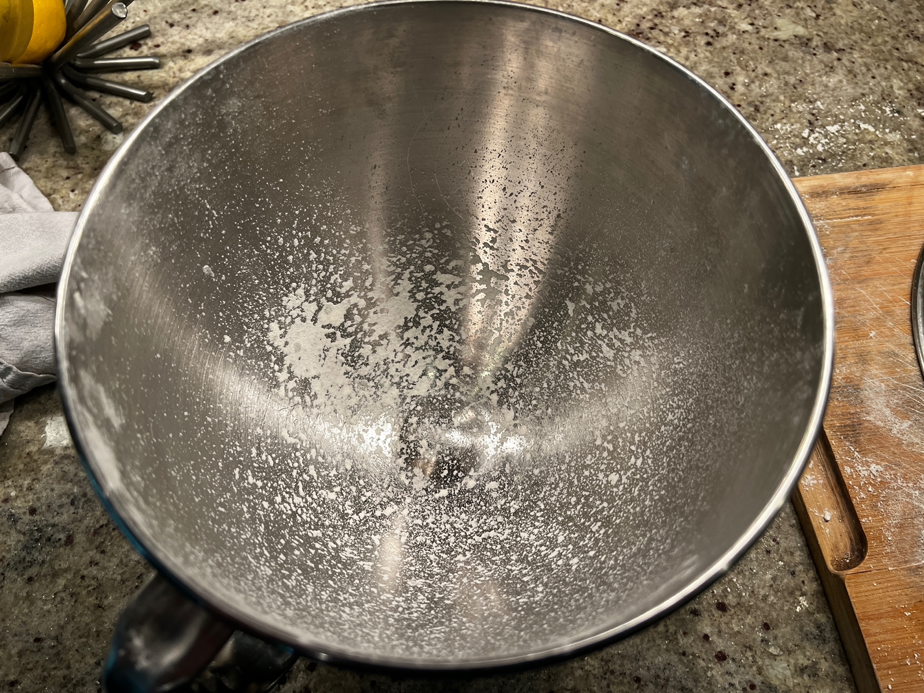 Immagine che contiene Stoviglie e teglie, terreno, stoviglie, wok

Il contenuto generato dall'IA potrebbe non essere corretto.