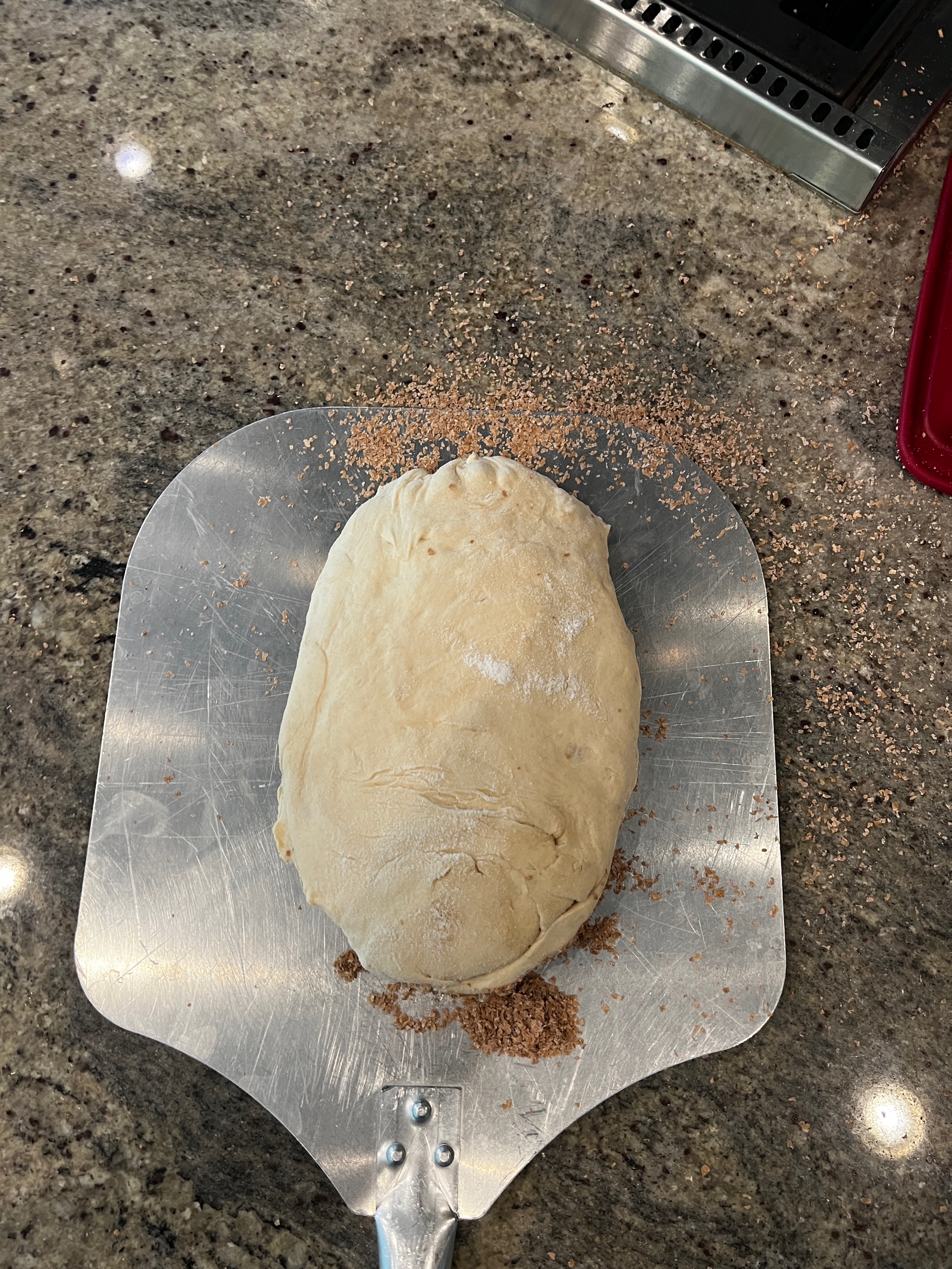 Immagine che contiene terreno, Utensile da cucina, impasto, cibo

Il contenuto generato dall'IA potrebbe non essere corretto.
