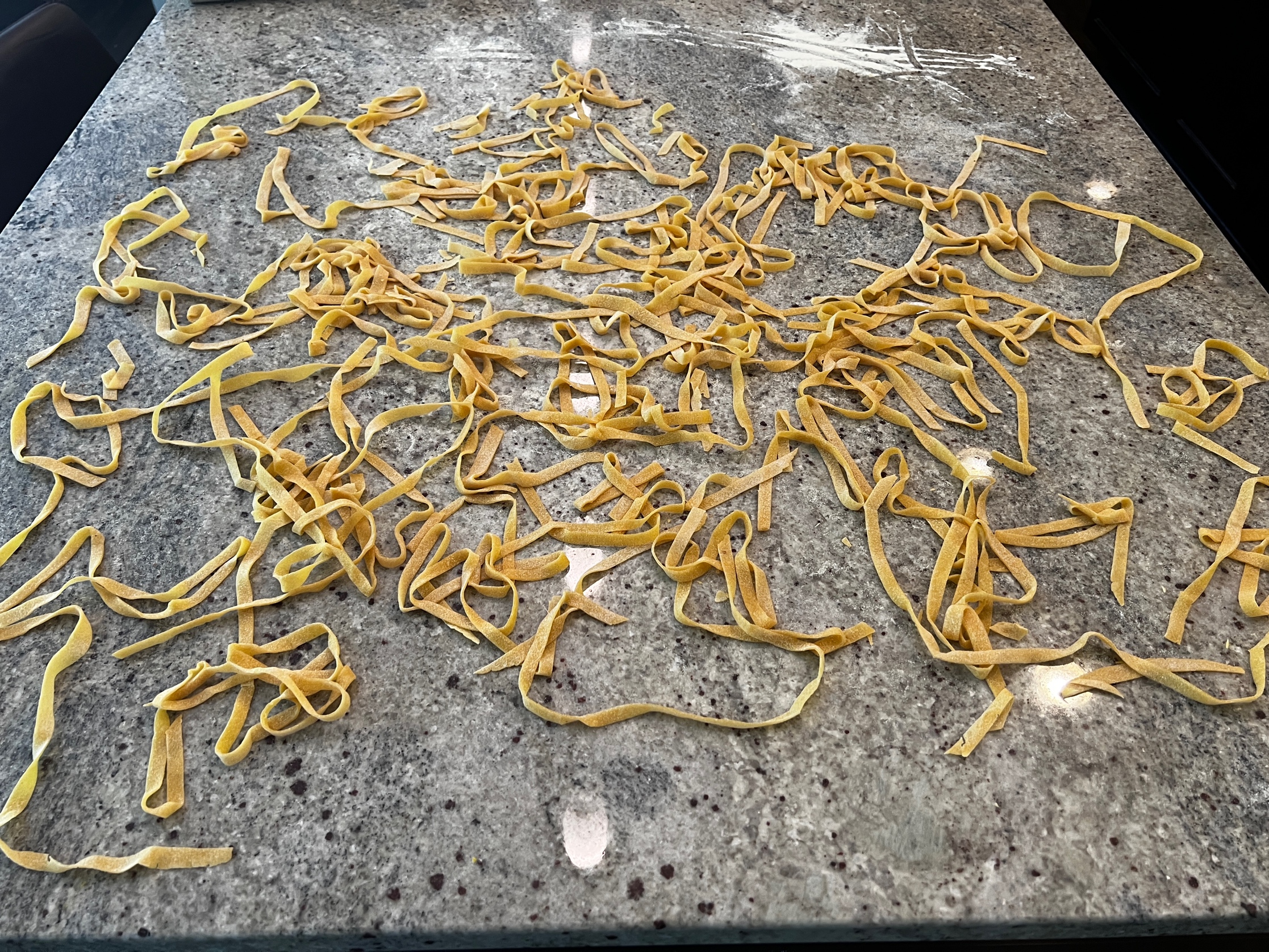 Immagine che contiene interno, cibo

Il contenuto generato dall'IA potrebbe non essere corretto.