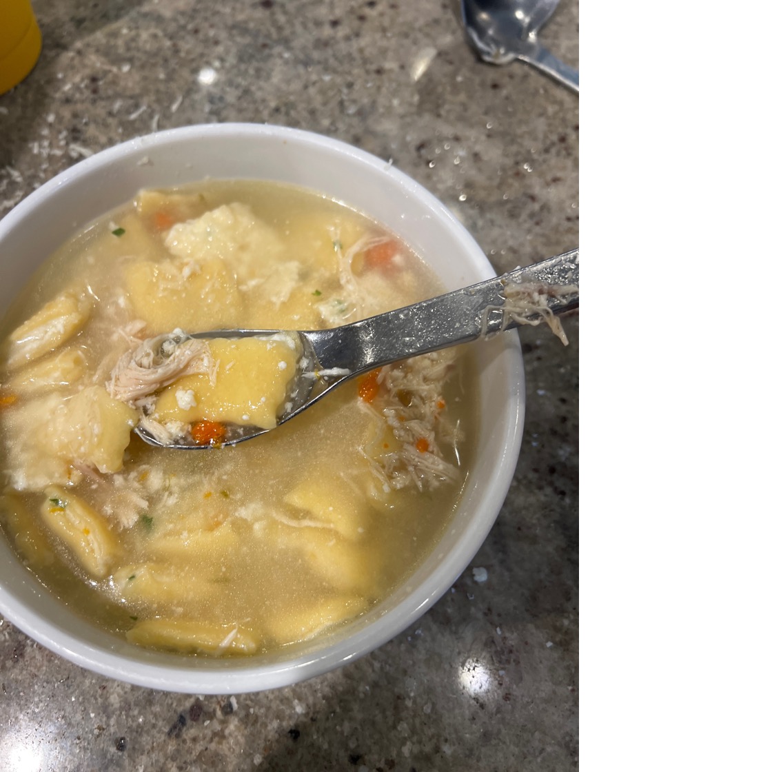 Immagine che contiene cibo, piatto, Utensile da cucina, brodo
Descrizione generata automaticamente