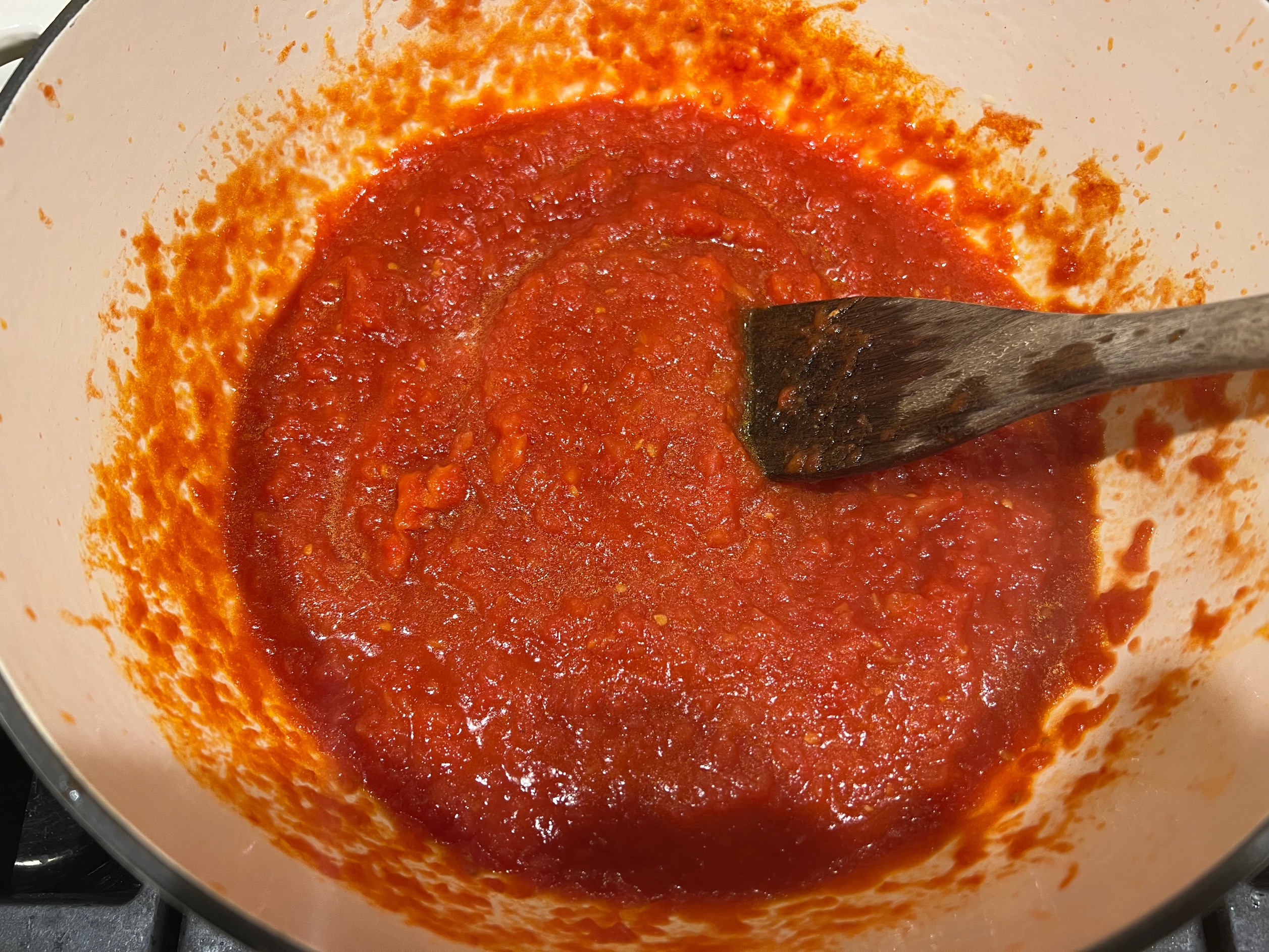 Immagine che contiene Salse, cibo, salsa di pomodoro, Passata di pomodoro

Descrizione generata automaticamente