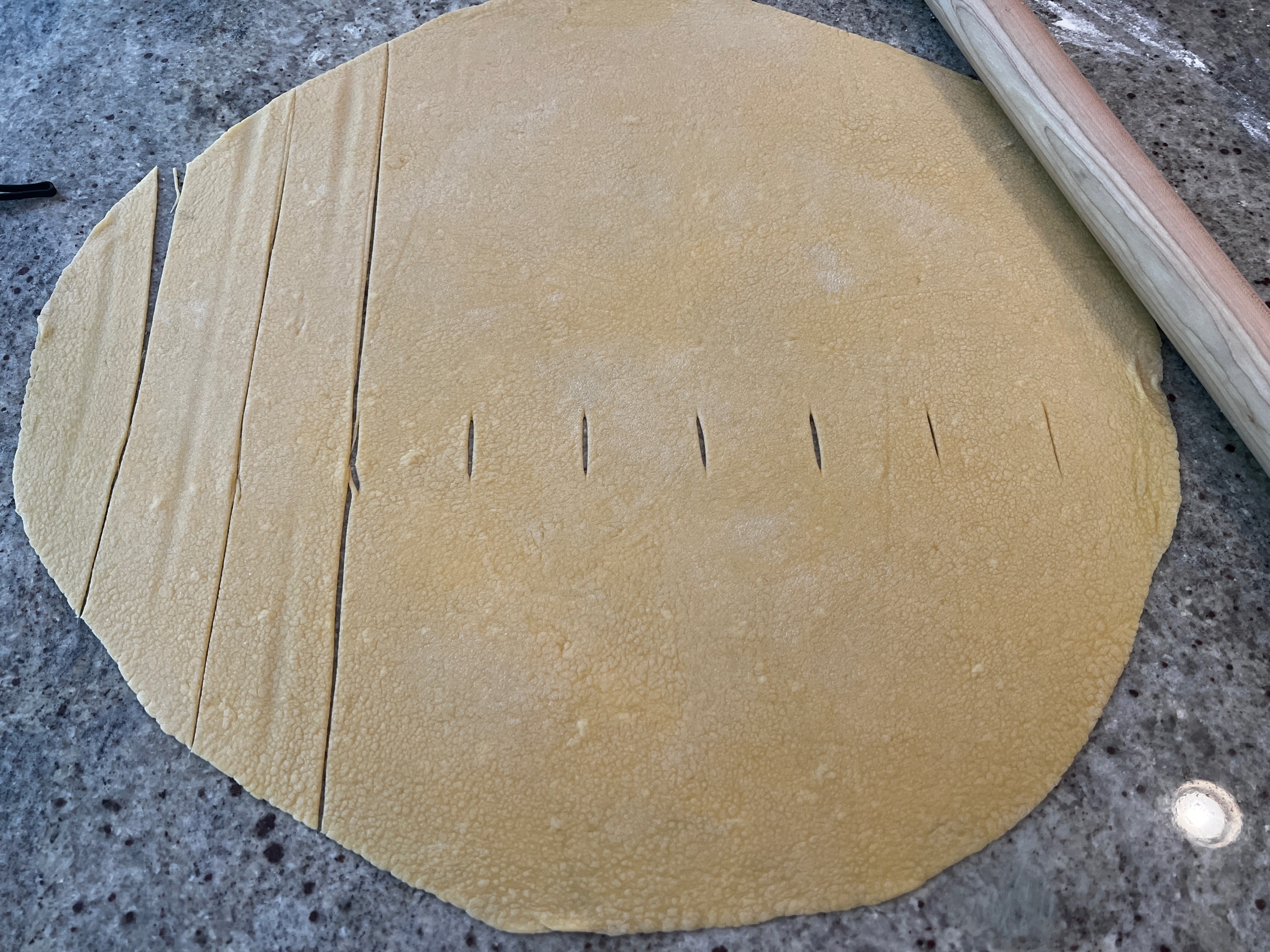 Immagine che contiene terreno, Beige, legno, pavimento
Il contenuto generato dall'IA potrebbe non essere corretto.